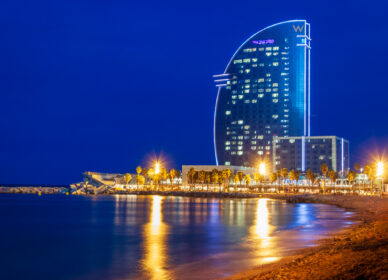 Hotel W desde playa San Sebastian