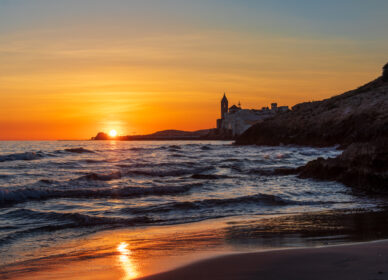Atardecer en playa Balmins (Sitges)