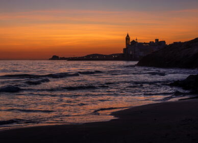 Atardecer en playa Balmins (Sitges)