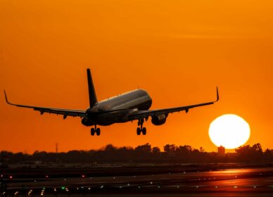 Atardecer en el mirador de aviones del Prat de Llobregat