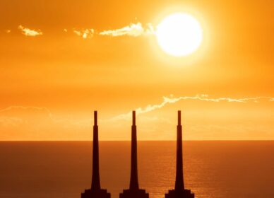 Amanecer Tres Chimeneas de Sant Adrià