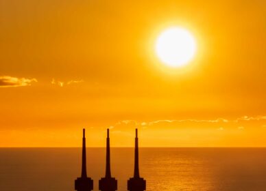 Amanecer Tres Chimeneas de Sant Adrià