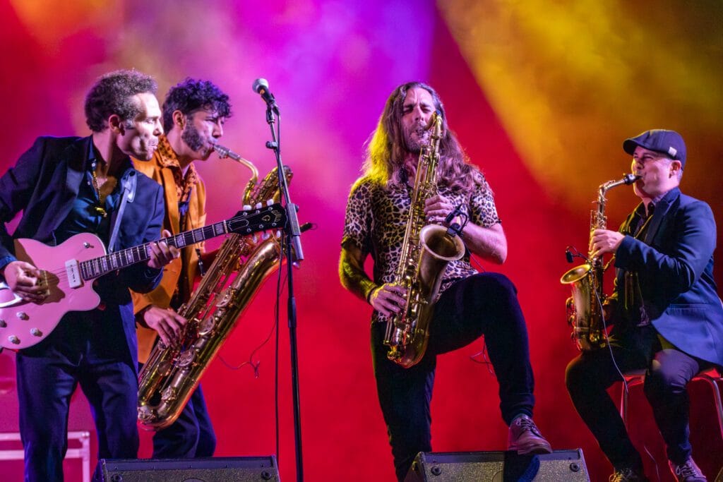 LOS SAXOS DEL AVERNO