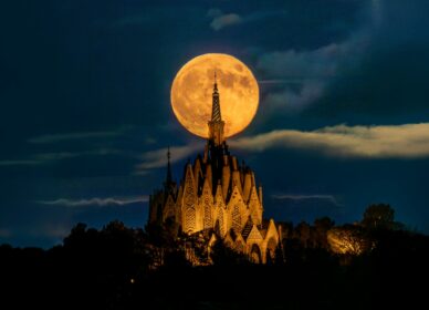 Superluna Santuari de la Mare de Déu de Montserrat de Montferri (Tarragona)
