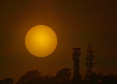 Puesta de sol en la Torre Vigilancia Collserola (Barcelona)