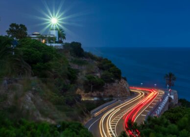 Estelas coches en Faro de Calella, Barcelona