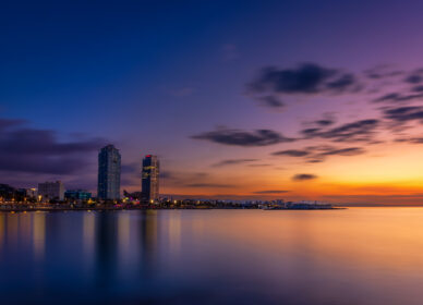 [adamski] Amanecer Espigó del Gas con Torre Maphre y Hotel Arts