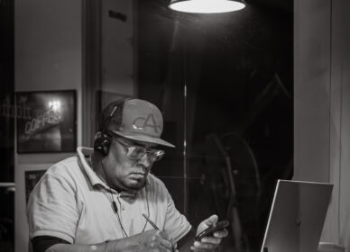 Retrato en cafeteria