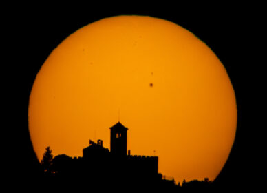 ☀️ Silueteando el Puig de la Creu con el majestuoso sol