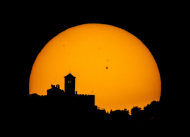 ☀️ Silueteando el Puig de la Creu con el majestuoso sol