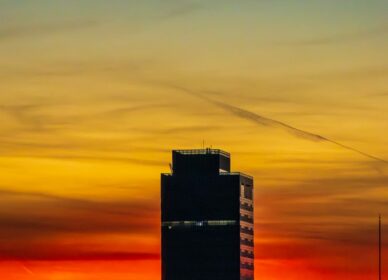 Atardecer skyline sabadell y Montserrat