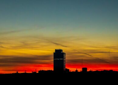 Atardecer skyline sabadell y Montserrat