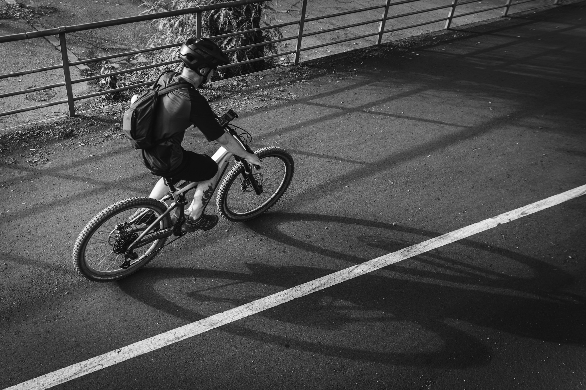 Pedaleando entre sombras