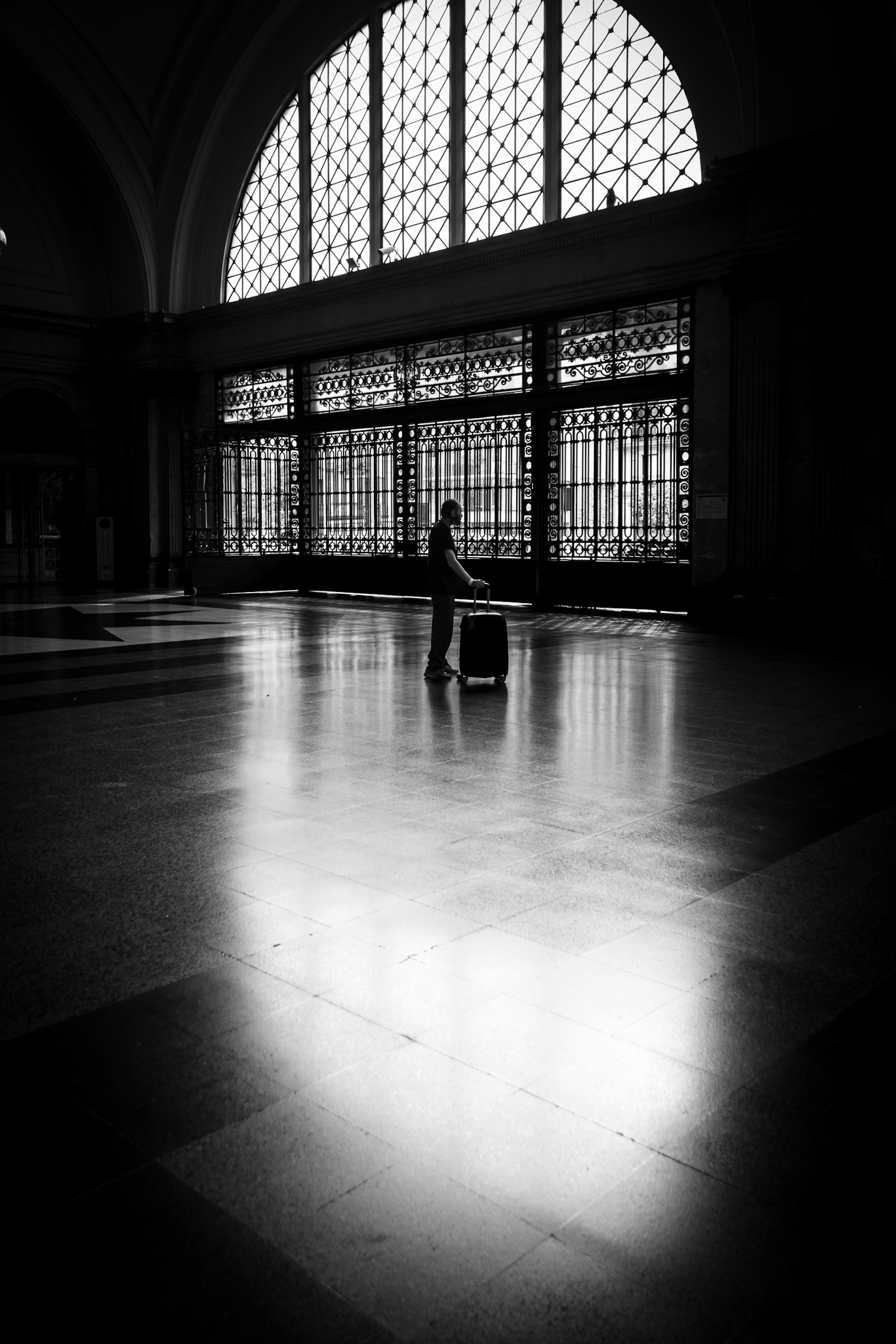 Geometrías de luz, sombras y silencios