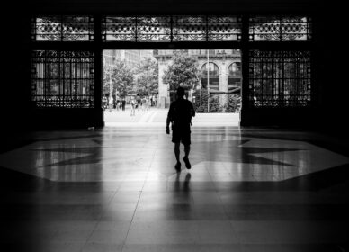 Geometrías de luz, sombras y silencios