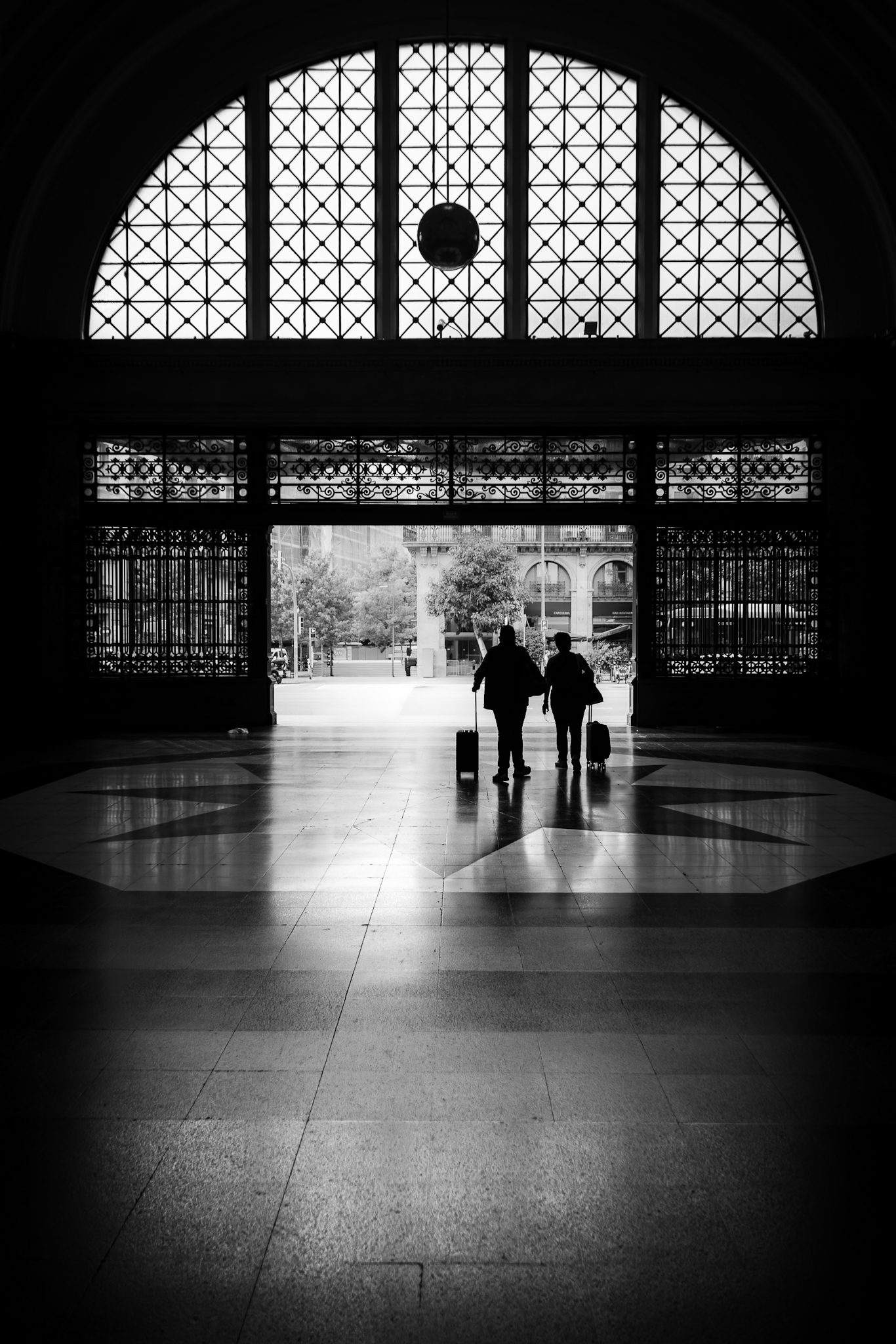 Geometrías de luz, sombras y silencios