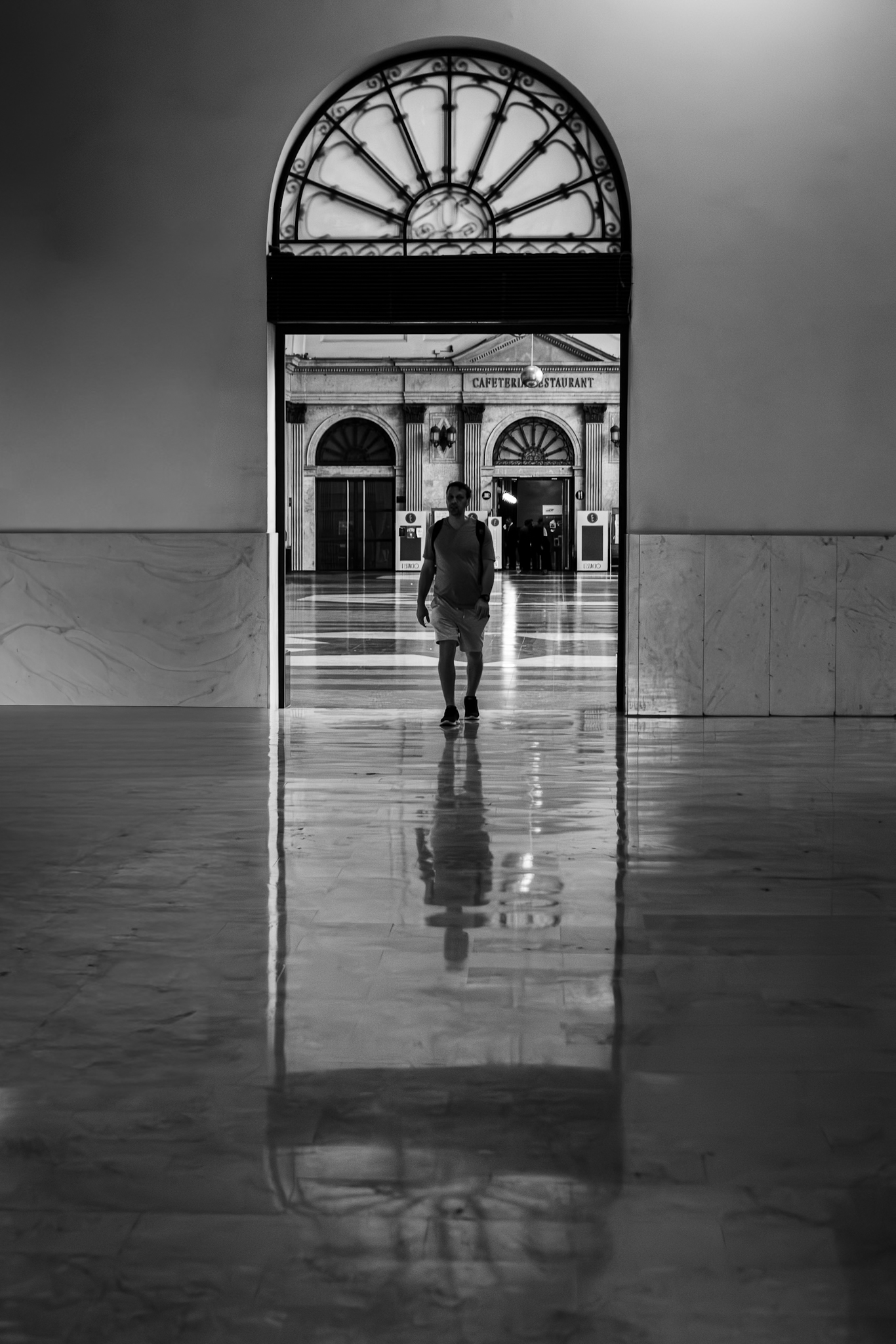 Geometrías de luz, sombras y silencios