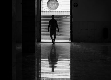 Geometrías de luz, sombras y silencios