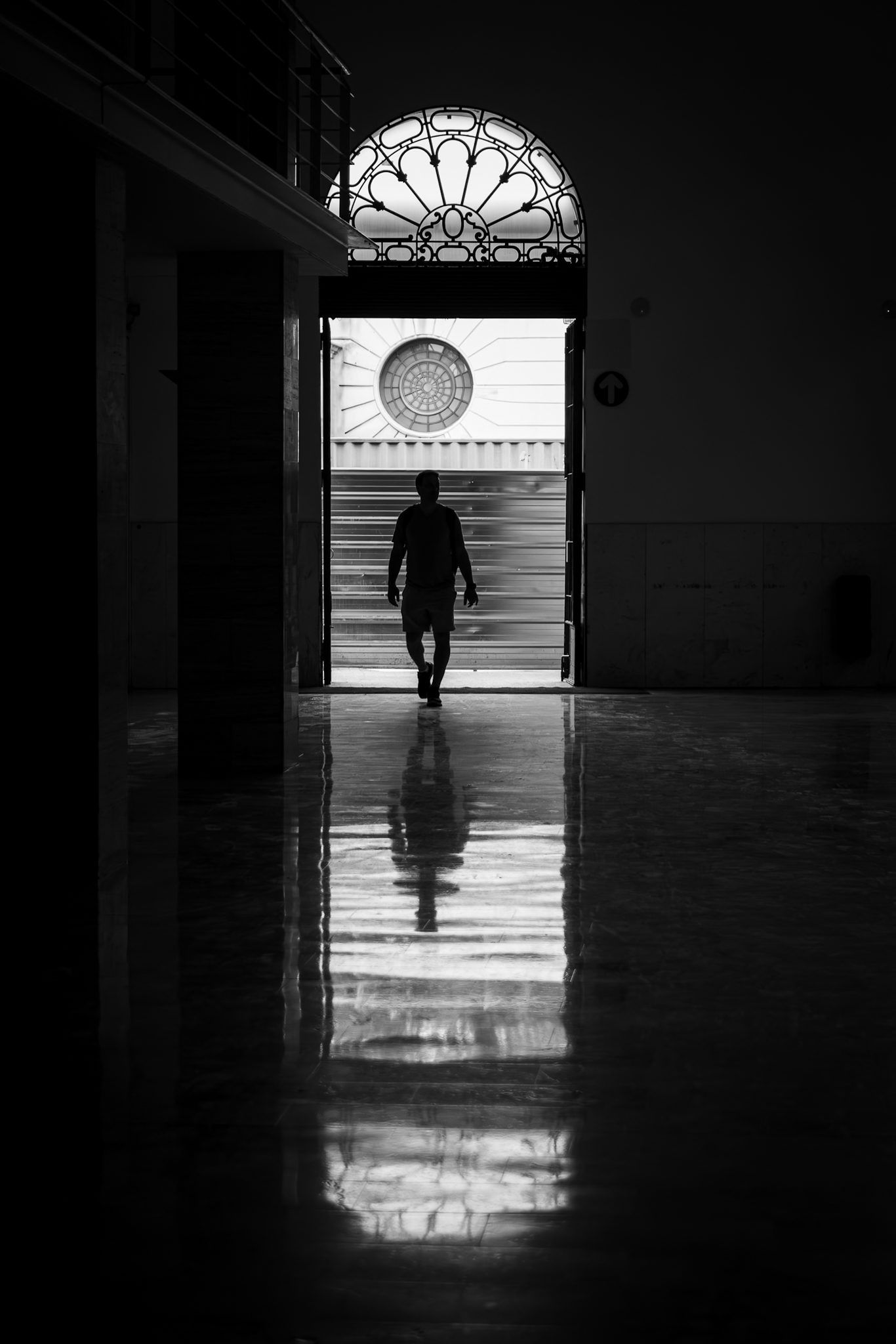 Geometrías de luz, sombras y silencios